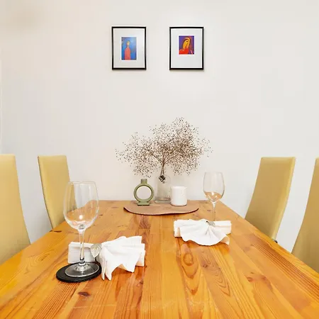 Azuuro - 1bd Near The Center By Flat Manager شقة